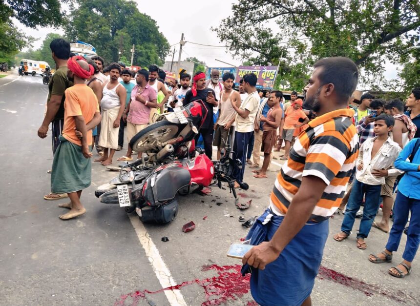 बछवाड़ा के एनएच 28 पर दो बाइक के आमने सामने टक्कर में दोनों बाइक चालक की मौत, दो सवार सवार घायल 1
