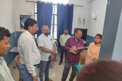 चिकित्सा पदाधिकारी एवं स्वास्थ्य कर्मी ड्रेस कोड का अक्षरशः पालन करें - डा राजेश कुमार 2