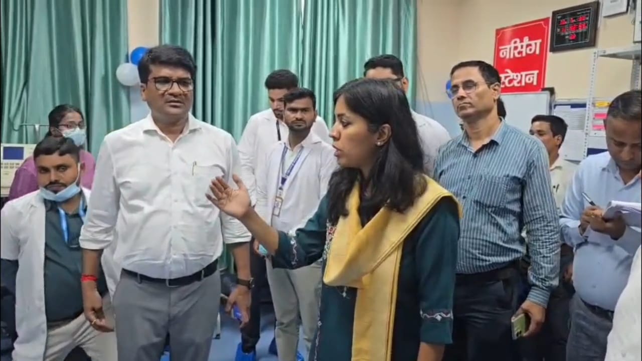 नालंदा मॉडल अस्पताल का डीएम उदिता सिंह ने किया औचक निरीक्षण, स्वास्थ्य सुविधाओं का लिया जायजा 4