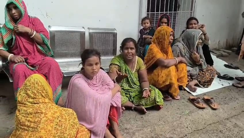 बेगूसराय में दहेज के लिए विवाहिता की कथित हत्या, मायके वालों ने पति पर लगाया गला घोंटने का आरोप 3