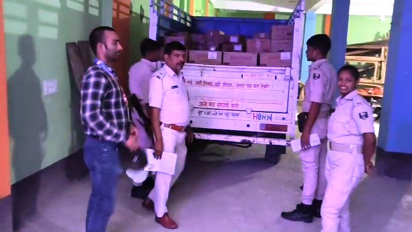 समस्तीपुर: उत्पाद विभाग की बड़ी कार्रवाई,कल्याणपुर में पिकअप वाहन से 15 लाख की विदेशी शराब बरामद, चालक गिरफ्तार 5