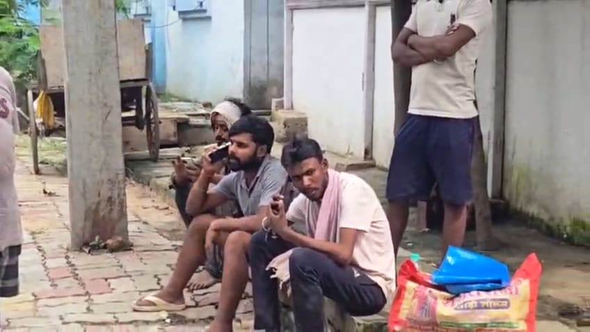 बेगूसराय में दबंगई: एसी लगवाने के विवाद में बुजुर्ग की पीट-पीटकर हत्या, बीच-बचाव करने पहुंचे परिवार के आधा दर्जन लोग गंभीर रूप से घायल 2