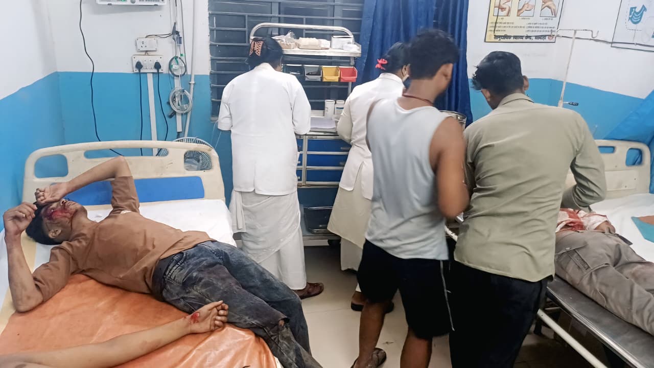 बछवाड़ा के एन एच 122 बी पर सड़क दुर्घटना में तीन किशोर गंभीर रूप से घायल, एक की हालत नाजुक 6