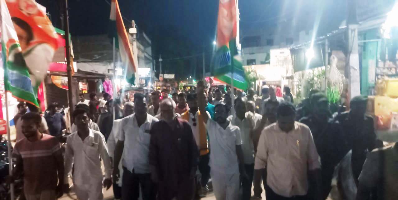 बछवाड़ा में कांग्रेस कार्यकर्ताओं ने धर्मेंद्र प्रधान के इस्तीफे को लेकर निकाला विजय जुलूस 2