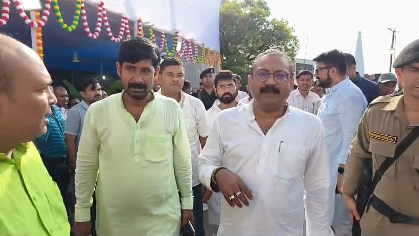 नालंदा: इस्लामपुर में पूर्व विधायक राजीव रंजन की दूसरी पुण्यतिथि: मंत्रियों ने दी श्रद्धांजलि, बिहार बंद और धर्मेंद्र प्रधान के इस्तीफे पर दिए बयान 3