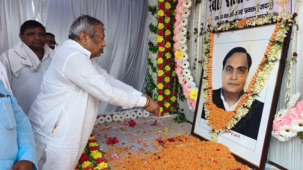 नालंदा: इस्लामपुर में पूर्व विधायक राजीव रंजन की दूसरी पुण्यतिथि: मंत्रियों ने दी श्रद्धांजलि, बिहार बंद और धर्मेंद्र प्रधान के इस्तीफे पर दिए बयान 2