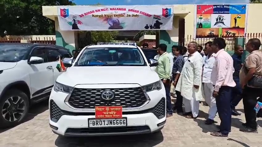 नालंदा: कारगिल विजय दिवस पर बिहारशरीफ के कारगिल पार्क में शहीदों को दी गई श्रद्धांजलि, मंत्री श्रवण कुमार और सांसद कौशलेन्द्र कुमार एवं एनसीसी अधिकारी हुए शामिल 3