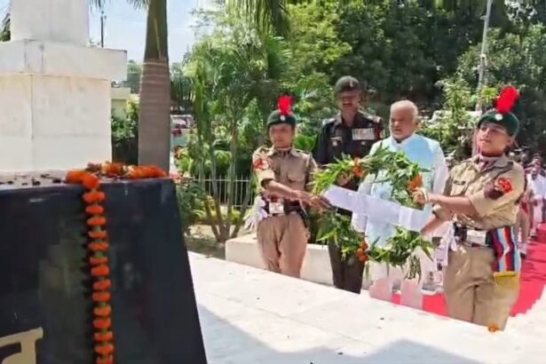 नालंदा: कारगिल विजय दिवस पर बिहारशरीफ के कारगिल पार्क में शहीदों को दी गई श्रद्धांजलि, मंत्री श्रवण कुमार और सांसद कौशलेन्द्र कुमार एवं एनसीसी अधिकारी हुए शामिल 3