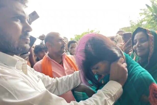 समस्तीपुर में अजब प्रेम की गजब कहानी: दो बच्चों के पिता से मिलने पहुंचे प्रेमी को पति ने खुद पकड़ा, फिर अपनी ही पत्नी की करा दी उससे शादी,वीडियो वायरल 9