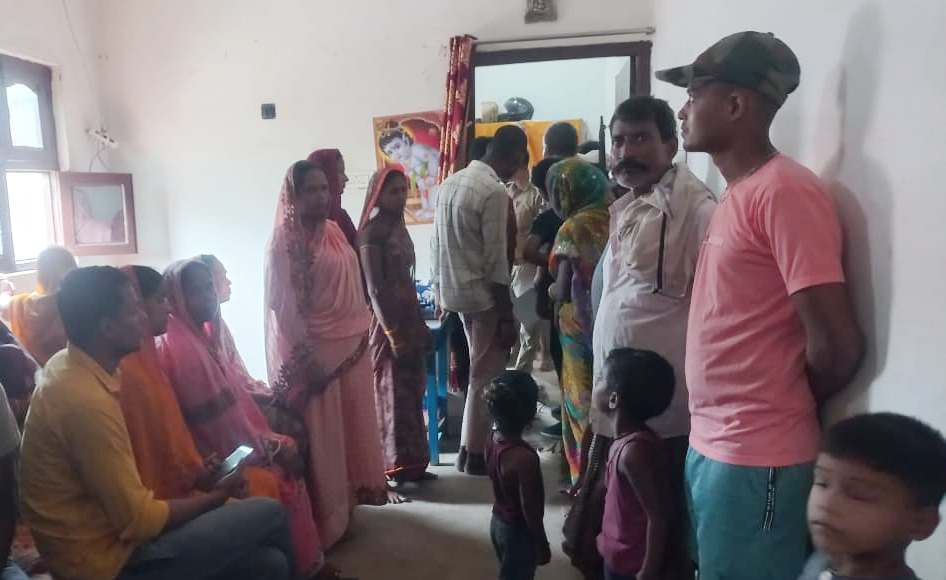 बछवाड़ा के सूरो गांव में नवविवाहिता का फंदे से लटका मिला शव, मायके वालों ने दहेज के लिए हत्या का लगाया आरोप 3