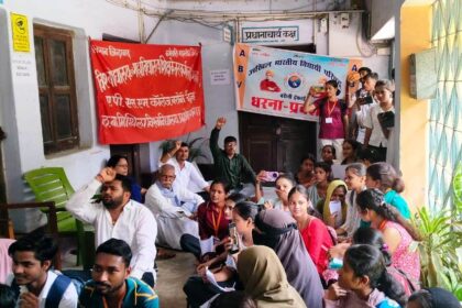 बरौनी: 16 सूत्री मांगों को लेकर शिक्षकेतर कर्मचारियों की अनिश्चितकालीन हड़ताल शुरू, छात्रों के हंगामे से कॉलेज परिसर में रही तनावपूर्ण स्थिति 12