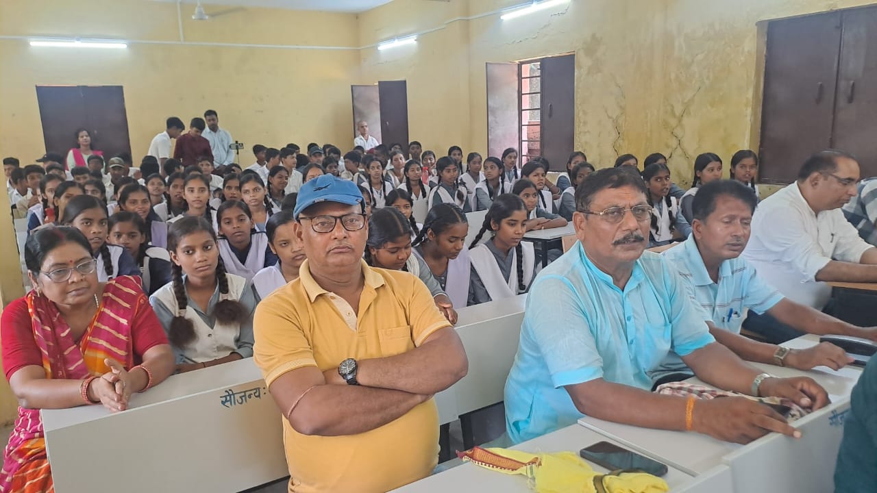 सिमरिया में मुचकुंद मोनू की 43वीं जयंती सह मेधा सम्मान समारोह आयोजित, आशीर्वाद गौतम को मिला मेधा सम्मान 3