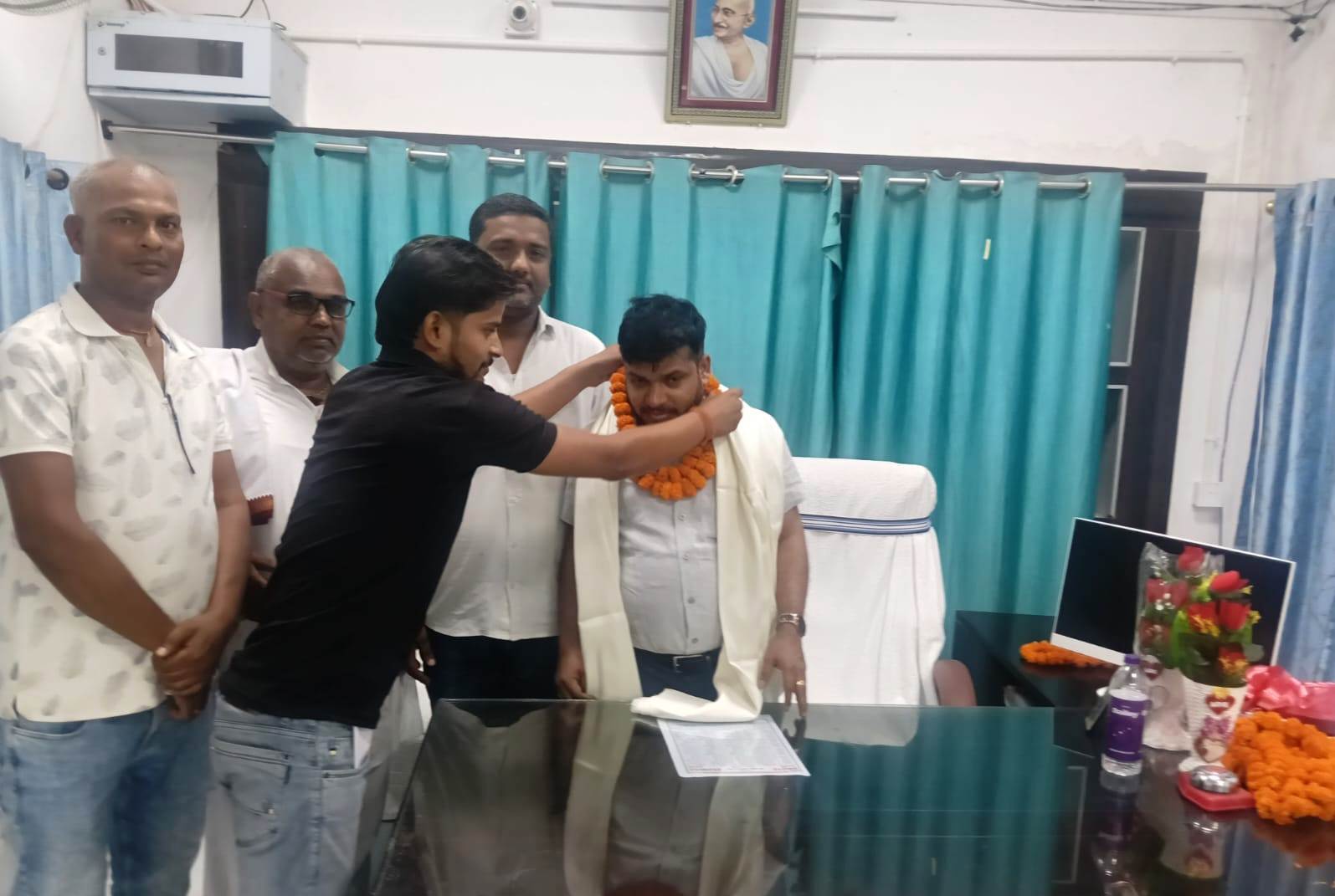 भगवानपुर प्रखंड को मिले नए बीडीओ,निशांत कुमार ने संभाला अपना पदभार,विकास कार्यों में तेजी लाने का दिया भरोसा 2