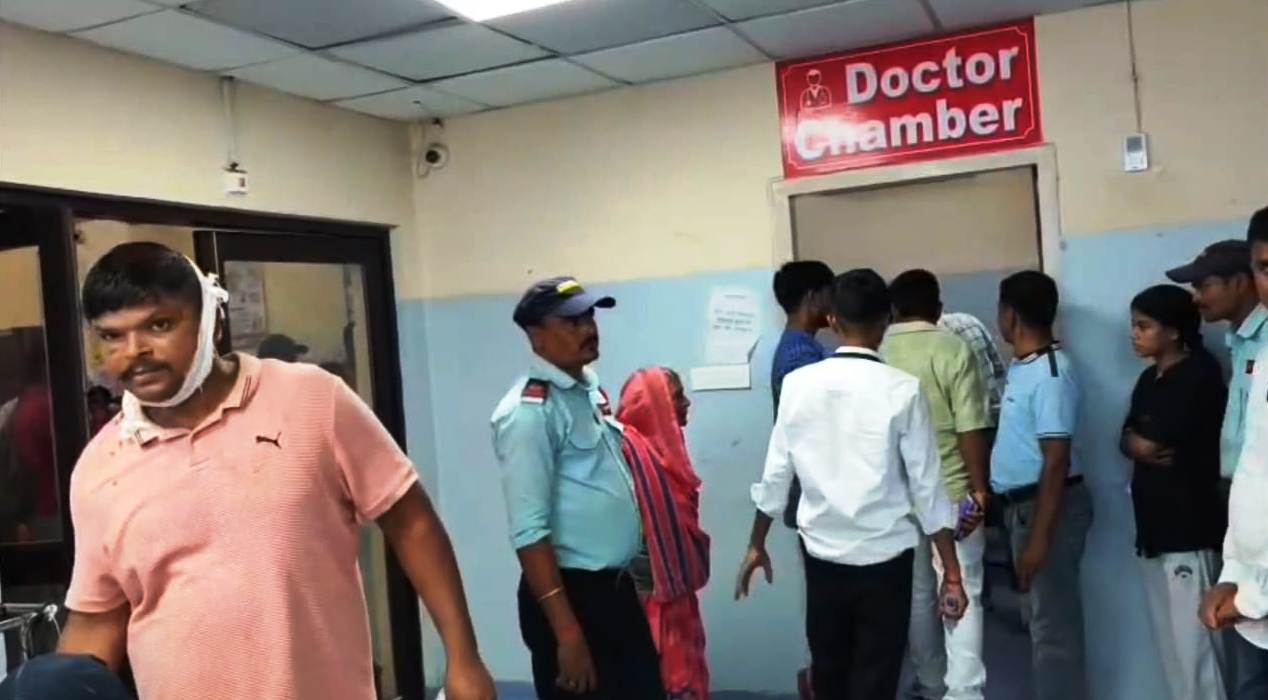 नालंदा में कलश यात्रा के दौरान दो पक्षों में हुई जमकर मारपीट,डीजे बजाने को लेकर हुई झड़प, झड़प में आठ लोग हुए जख्मी 2