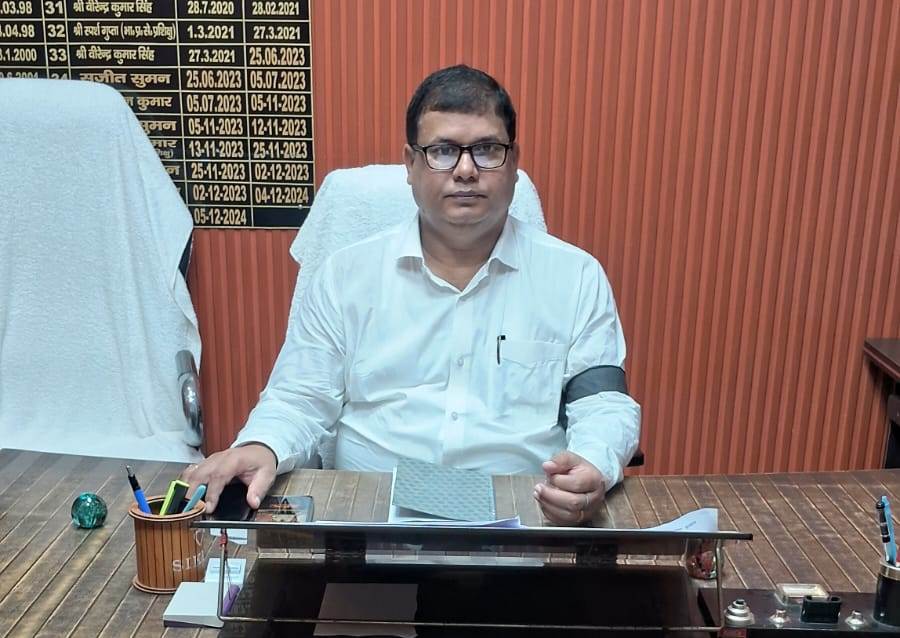 छपरा में बीडीओ पर हमले का विरोध: सुरक्षा की मांग को लेकर बेगूसराय के सभी प्रखंड विकास अधिकारियों ने लगाया काला बिल्ला 11