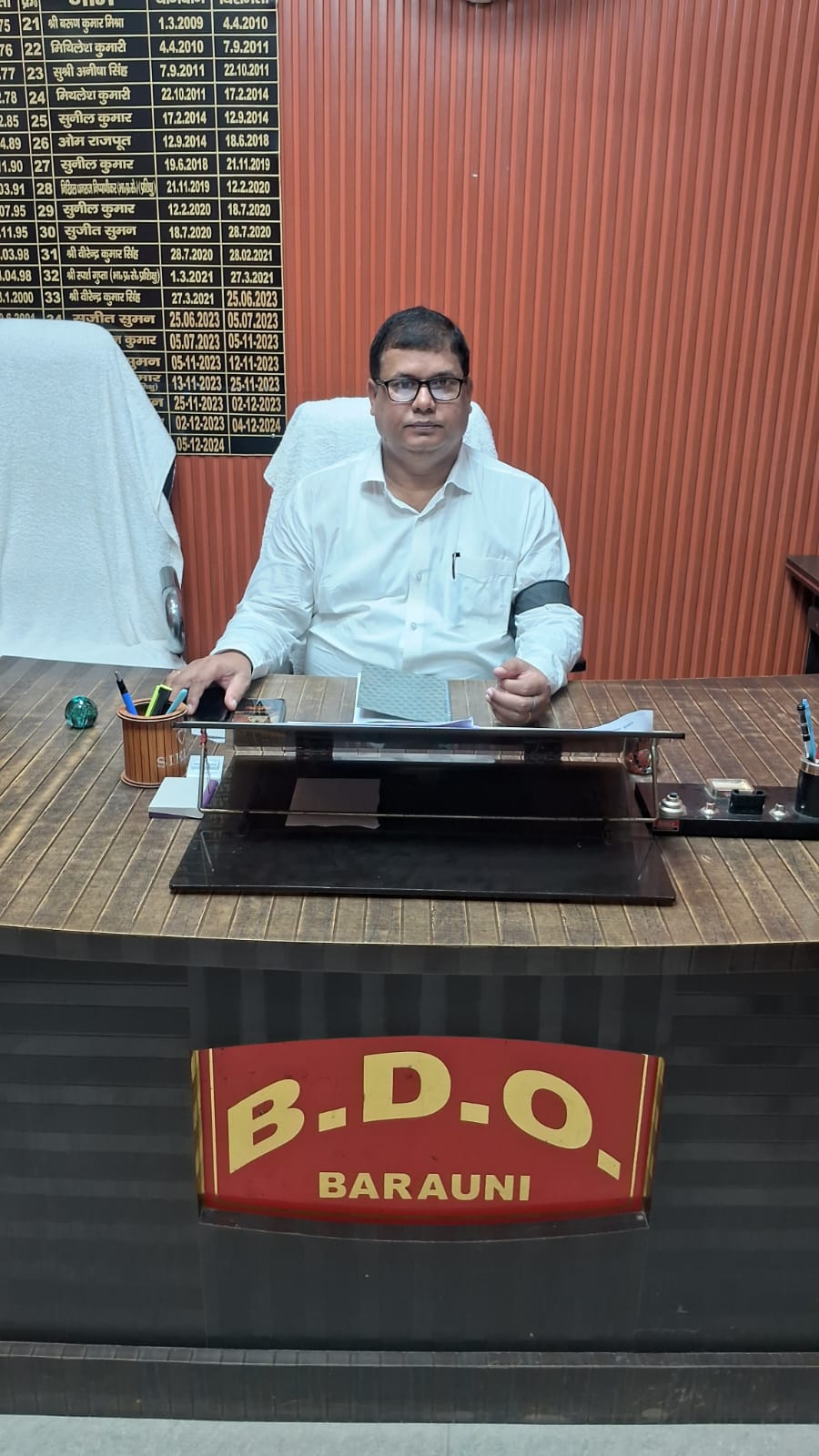 छपरा में बीडीओ पर हमले का विरोध: सुरक्षा की मांग को लेकर बेगूसराय के सभी प्रखंड विकास अधिकारियों ने लगाया काला बिल्ला 2