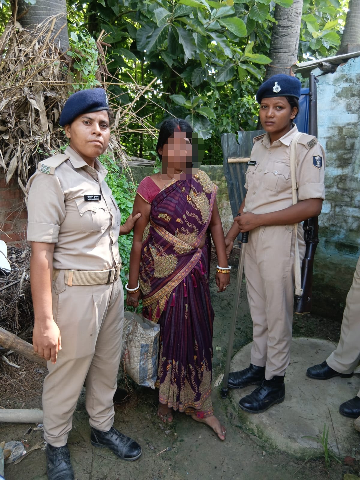 भगवानपुर में 10 लीटर देशी शराब के साथ महिला गिरफ्तार,गुप्त सूचना पर पुलिस की कार्रवाई 2