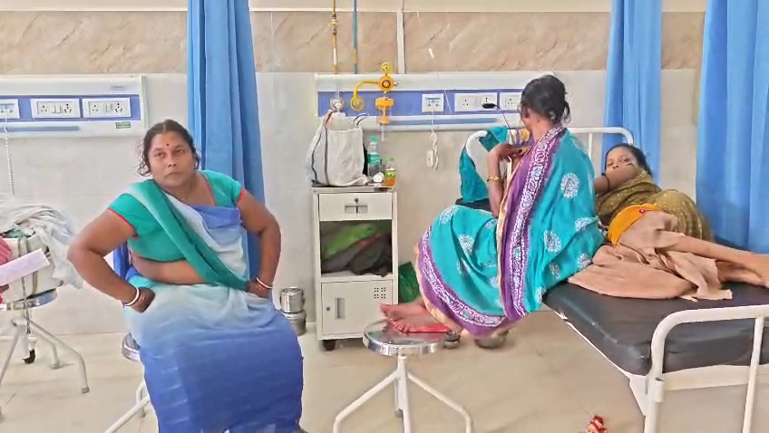 नालंदा: मॉडल अस्पताल में खून के नाम पर प्रसूता के परिजनों से 13 हजार लेने का आरोप,महिला गार्ड जांच के घेरे में, अस्पताल प्रशासन ने शुरू की जांच,13 हजार लेकर भी कराया रक्तदान 5