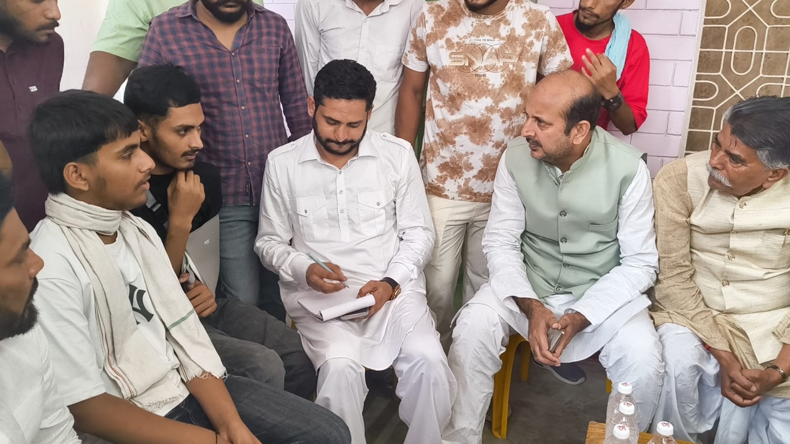 सीवान गोलीकांड: राजद की 7 सदस्यीय जांच टीम ने पीड़ितों से की मुलाकात; न्यायिक जांच, बर्खास्तगी और 25 लाख मुआवजे की मांग 3