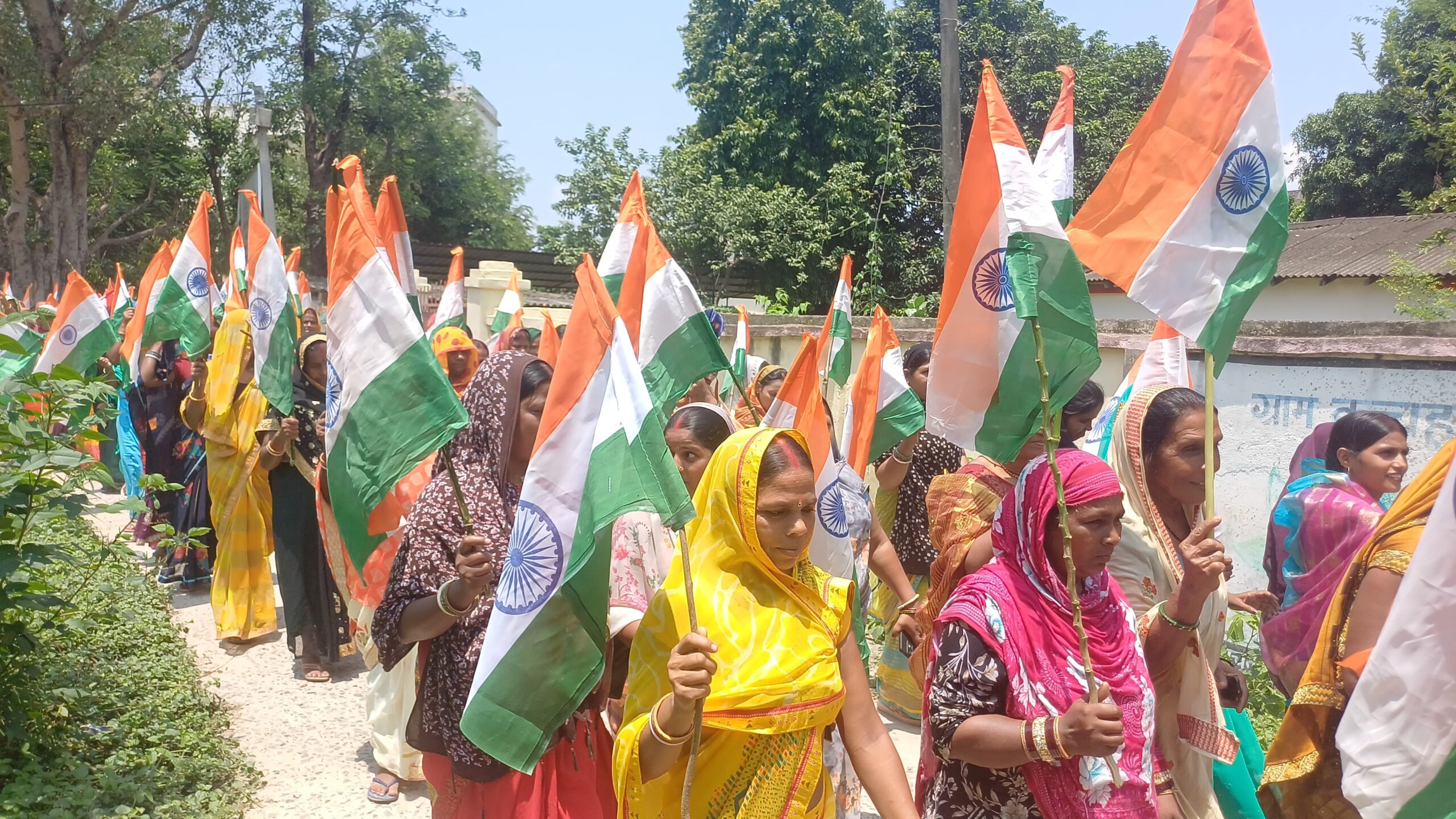 बेगूसराय बछवाड़ा में वंदे मातरम की 150 वी वर्षगांठ के अवसर पर निकाला गया तिरंगा यात्रा 3
