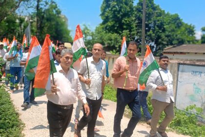 बेगूसराय बछवाड़ा में वंदे मातरम की 150 वी वर्षगांठ के अवसर पर निकाला गया तिरंगा यात्रा 16