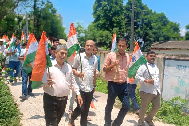 बेगूसराय बछवाड़ा में वंदे मातरम की 150 वी वर्षगांठ के अवसर पर निकाला गया तिरंगा यात्रा 1