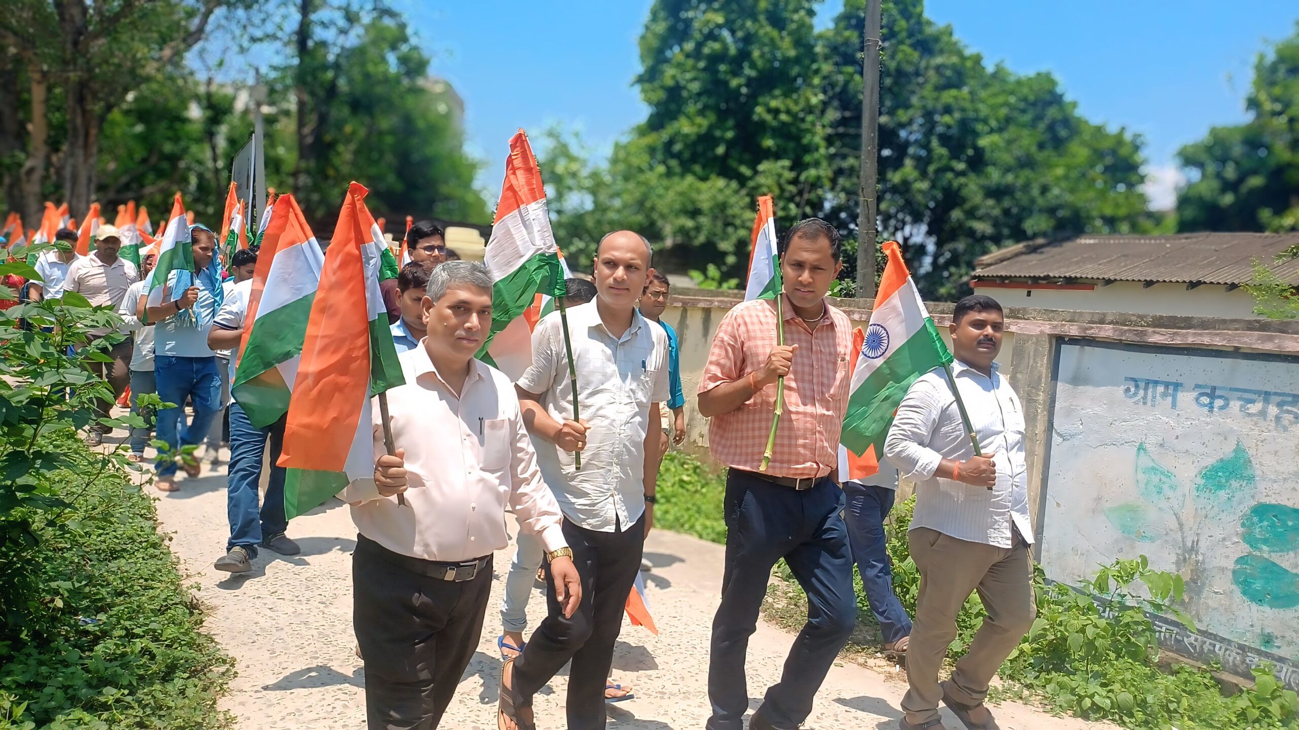 बेगूसराय बछवाड़ा में वंदे मातरम की 150 वी वर्षगांठ के अवसर पर निकाला गया तिरंगा यात्रा 4