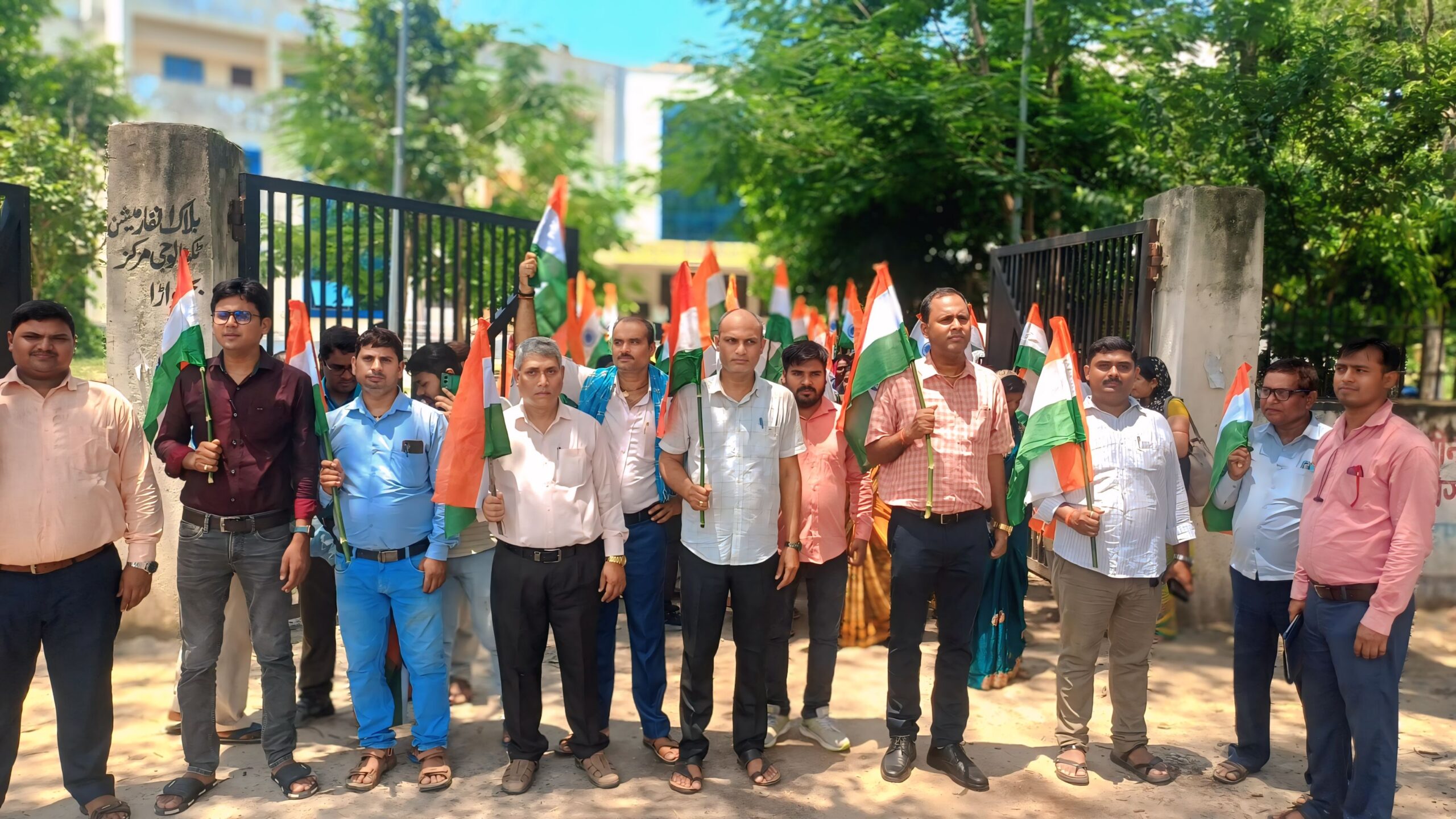 बेगूसराय बछवाड़ा में वंदे मातरम की 150 वी वर्षगांठ के अवसर पर निकाला गया तिरंगा यात्रा 2