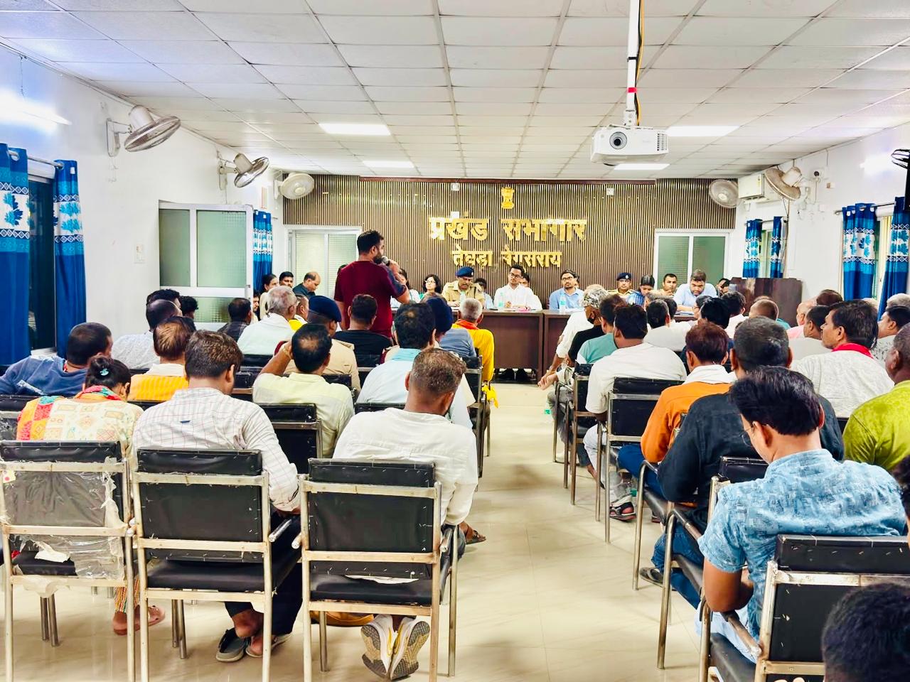 तेघड़ा में जन्माष्टमी मेला की तैयारियों को लेकर अनुमंडल स्तरीय बैठक, सुरक्षा व सुविधाओं पर दिए गए कड़े निर्देश 7