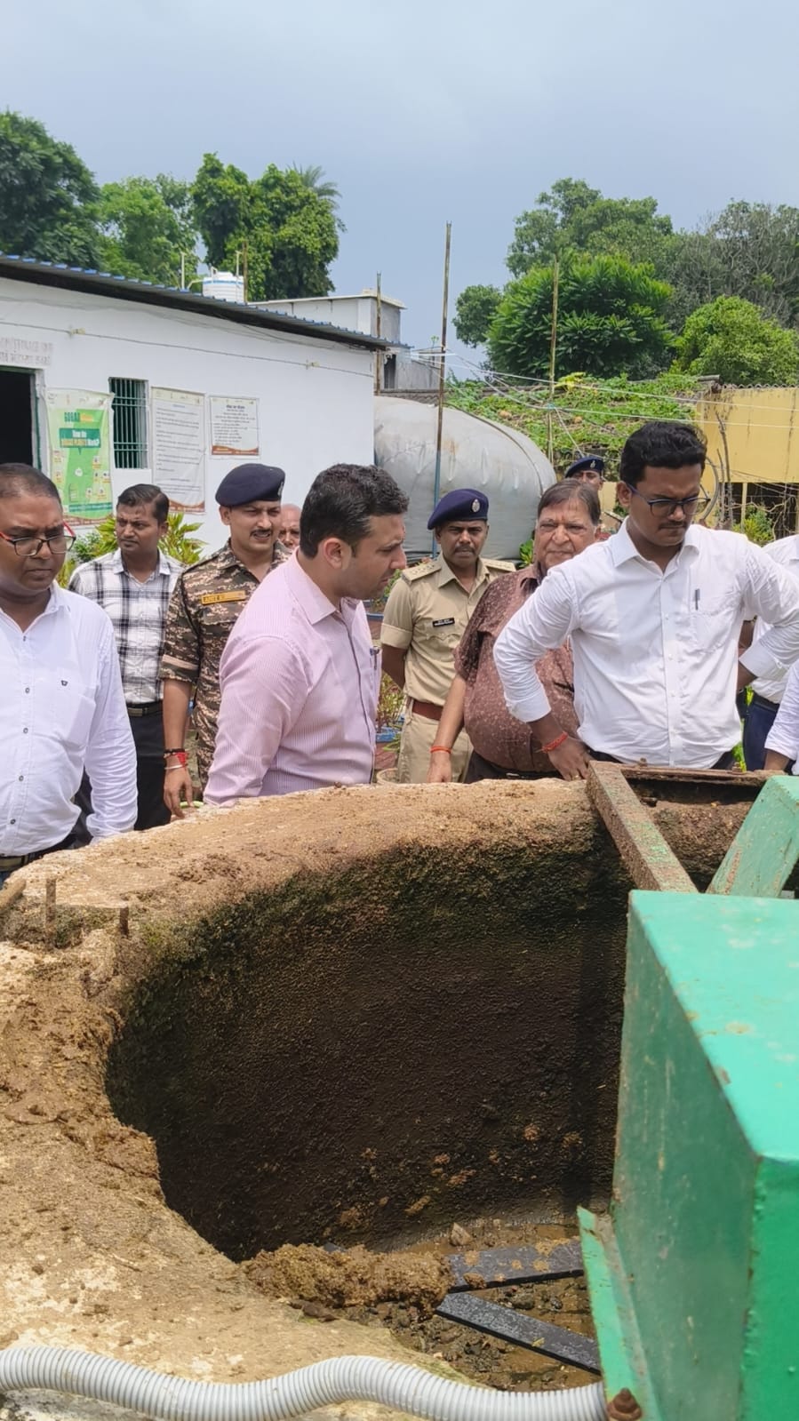 तेघड़ा श्रीकृष्ण जन्माष्टमी महोत्सव की तैयारियों का DM-SP ने लिया जायजा, सुरक्षा और सुविधाओं को लेकर दिए सख्त निर्देश 3