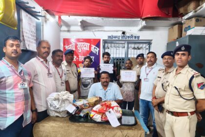 समस्तीपुर DRM दफ्तर में चोरी का खुलासा: RPF ने दो चोर और कबाड़/बर्तन दुकानदार को दबोचा, कॉपर पाइप व तार बरामद 24