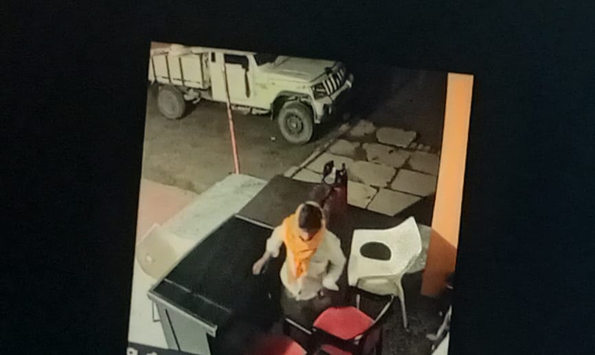 वीरपुर: गैस एजेंसी में चोरी करने वाला नकाबपोश CCTV में हुआ बेनकाब, पुलिस ने दर्ज की प्राथमिकी 2