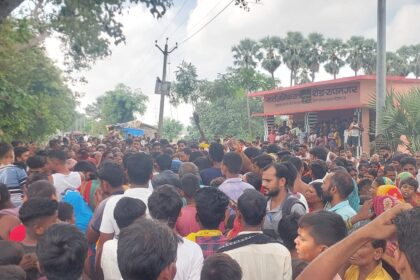 चकिया: रूपनगर घाट पर गंगा स्नान के दौरान 10वीं के छात्र की डूबने से मौत, तीन को स्थानीय लोगों ने बचाया 28