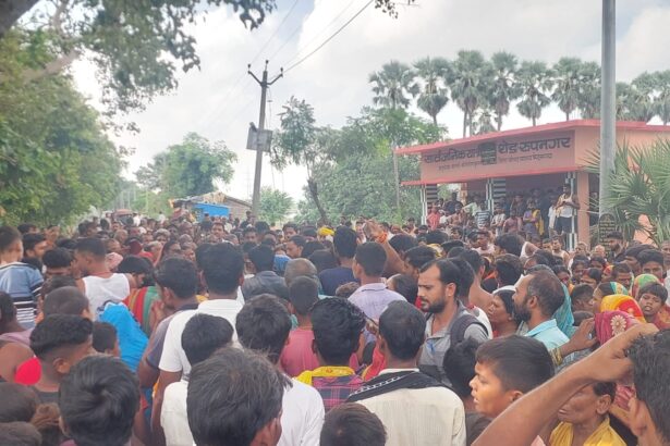 चकिया: रूपनगर घाट पर गंगा स्नान के दौरान 10वीं के छात्र की डूबने से मौत, तीन को स्थानीय लोगों ने बचाया 7
