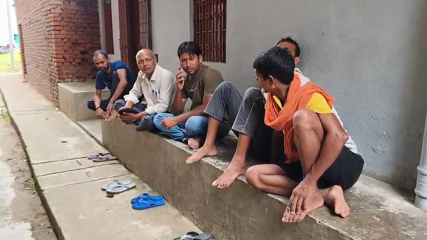 नालंदा में आधी रात डकैती का तांडव, बीज व्यवसायी के घर से एक करोड़ 15 लाख की हुई डकैती, परिवार को बंधक बनाकर की डकैती 3