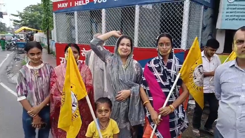 बांकीपुर की जीत पर समस्तीपुर में जश्न: जनसुराज कार्यकर्ताओं ने खेला गुलाल, बांटी मिठाइयां 3