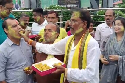बांकीपुर की जीत पर समस्तीपुर में जश्न: जनसुराज कार्यकर्ताओं ने खेला गुलाल, बांटी मिठाइयां 12