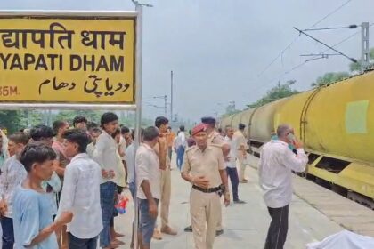 विद्यापति धाम रेलवे स्टेशन पर बड़ा हादसा: हाईटेंशन तार की चपेट में आने से श्रद्धालु की मौत, प्रशासनिक व्यवस्था पर उठे सवाल 10