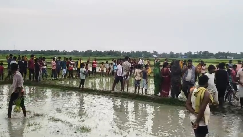 खेत में बैगन तोड़ने गए मां बेटे पर गिरा ठनका,मौके पर ही मौत, एक ग्रामीण भी झुलसा 4
