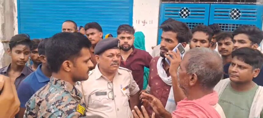 समस्तीपुर: फर्जी डॉक्टर के ऑपरेशन से प्रसूति की मौत, आक्रोशित ग्रामीणों ने विनोद नर्सिंग होम पर किया हंगामा, पहले भी जा चुकी है जच्चा-बच्चा की जान 1