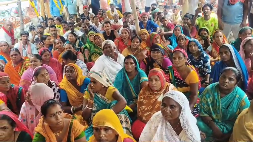बेगूसराय: स्वच्छता कर्मियों की अनिश्चितकालीन हड़ताल से शहर में लगा गंदगी का अंबार, मेयर पिंकी देवी और पूर्व मेयर ने की मुलाकात 4