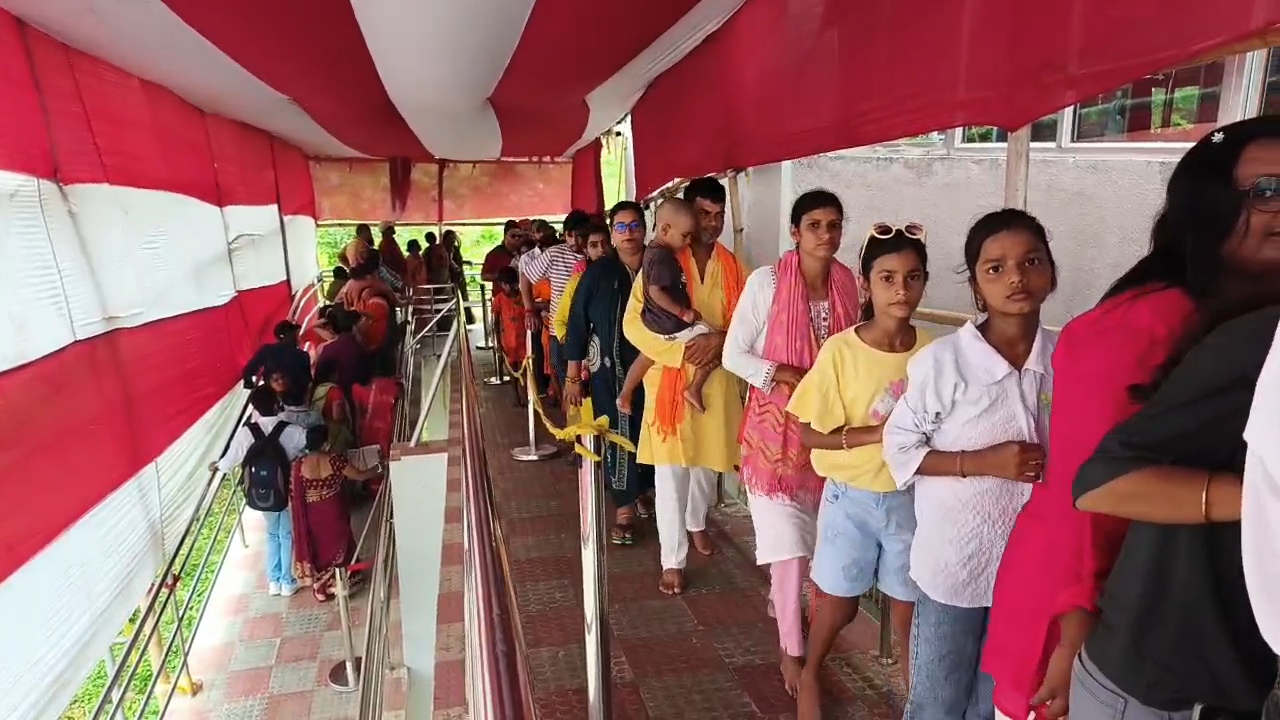 राजगीर में खराब मौसम से थमी रोपवे की रफ्तार, हवा में लटके केबिन; एक घंटे के रेस्क्यू ऑपरेशन के बाद सभी पर्यटक सुरक्षित बाहर निकाले गए 2