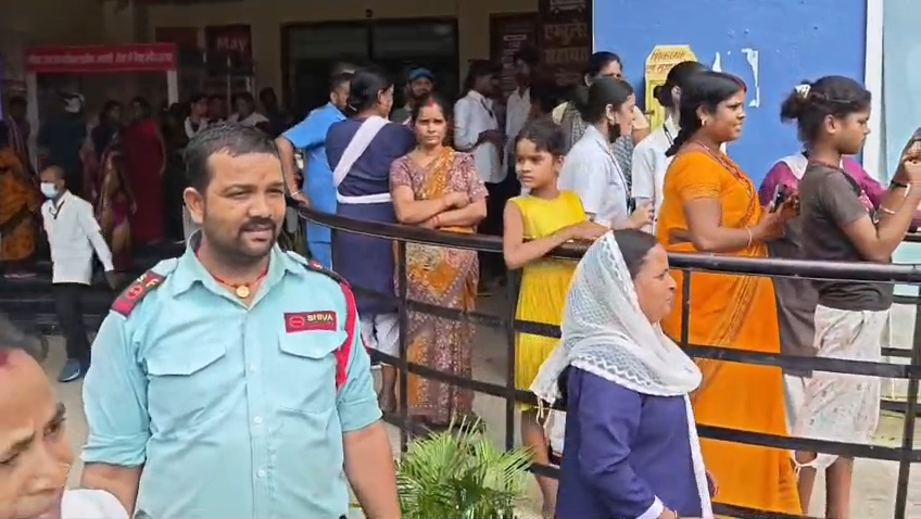 नालंदा सदर अस्पताल के इमरजेंसी वार्ड में गूंजा बैंड-बाजा: तेज धुन से मची अफरा-तफरी, इलाज करा रहे मरीज हुए परेशान 3