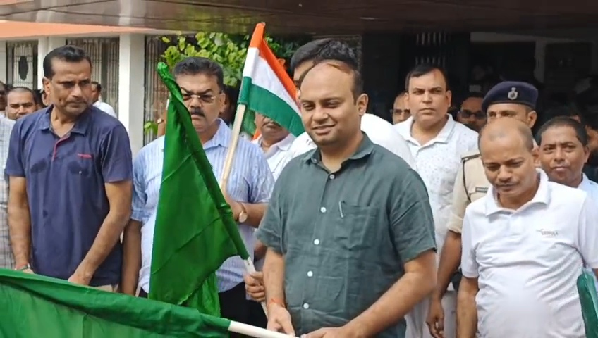 समस्तीपुर में ‘हर घर तिरंगा’ साइकिल रैली, डीएम ने हरी झंडी दिखाकर किया रवाना 6