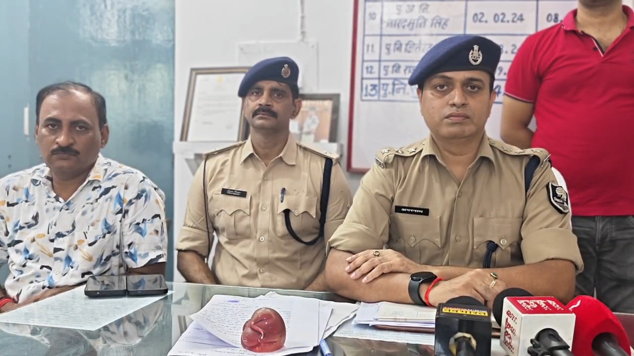 नालंदा: देवीसराय खाद व्यवसायी के घर 1.25 करोड़ डकैती मामले में दो और आरोपी छत्तीसगढ़ से गिरफ्तार, 4 लाख 72 हजार रुपए और सोने के कई आभूषण बरामद  2