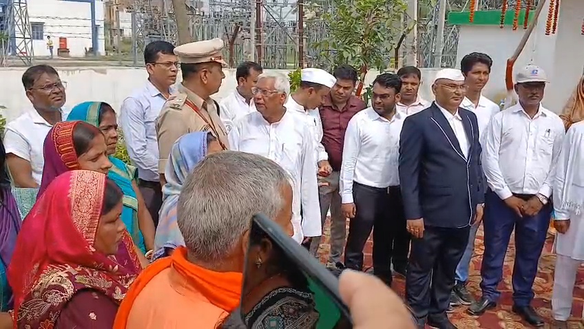 समस्तीपुर: वंदे मातरम् गायन के दौरान बातचीत करने का आरोप, उजियारपुर SHO अजीत कुमार के खिलाफ SP से शिकायत 3