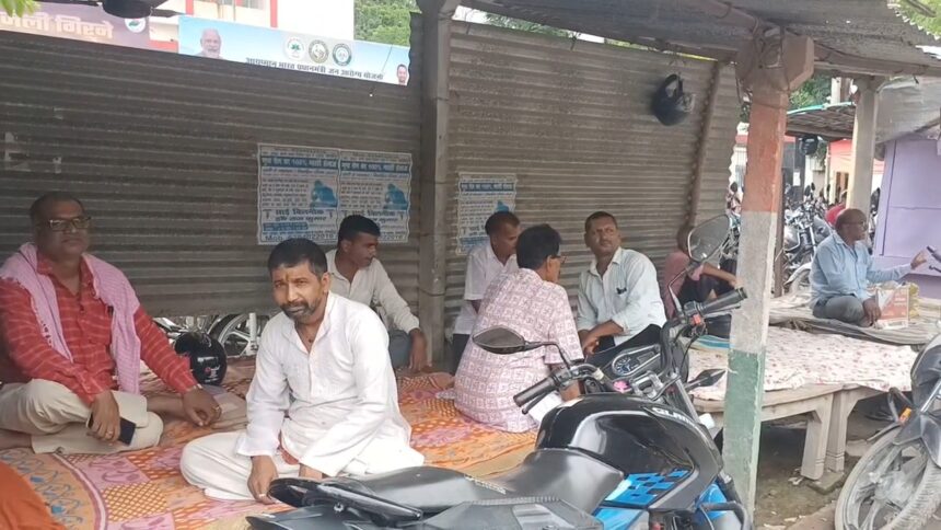 समस्तीपुर: पेपरलेस रजिस्ट्री व्यवस्था लागू होते ही ठप हुआ काम, कातिबों के बहिष्कार से 2 दिन में एक भी निबंधन नहीं 1