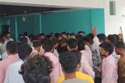 समस्तीपुर: एसके मंडल कॉलेज में खराब रिजल्ट पर भारी बवाल, छात्र ने पिया पेट्रोल; वाहन में तोड़फोड़ 28