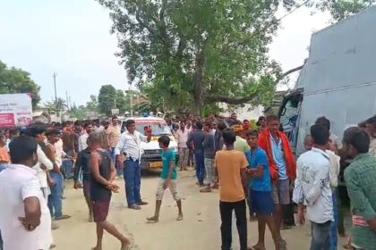 समस्तीपुर में भीषण सड़क हादसा: रोसड़ा-दरभंगा मुख्य पथ पर ट्रक की टक्कर से गर्भवती महिला की मौत, दो बच्चे घायल 19