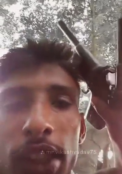 बेगूसराय में बेखौफ बदमाश: हथियारों की नुमाइश और चिकन पार्टी का वीडियो वायरल, महकमे में हड़कंप 6
